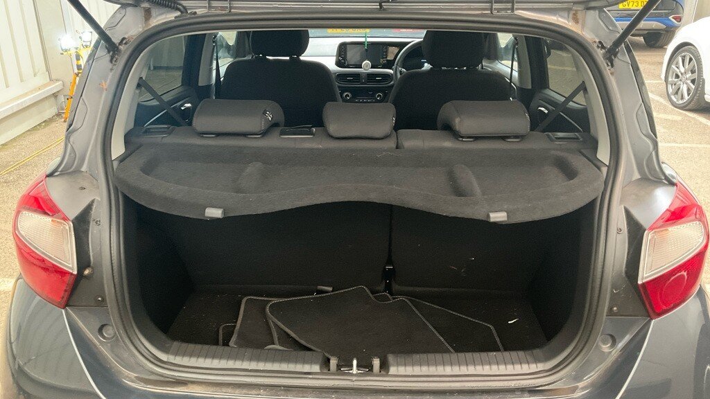 2023 Hyundai i10 — image 12