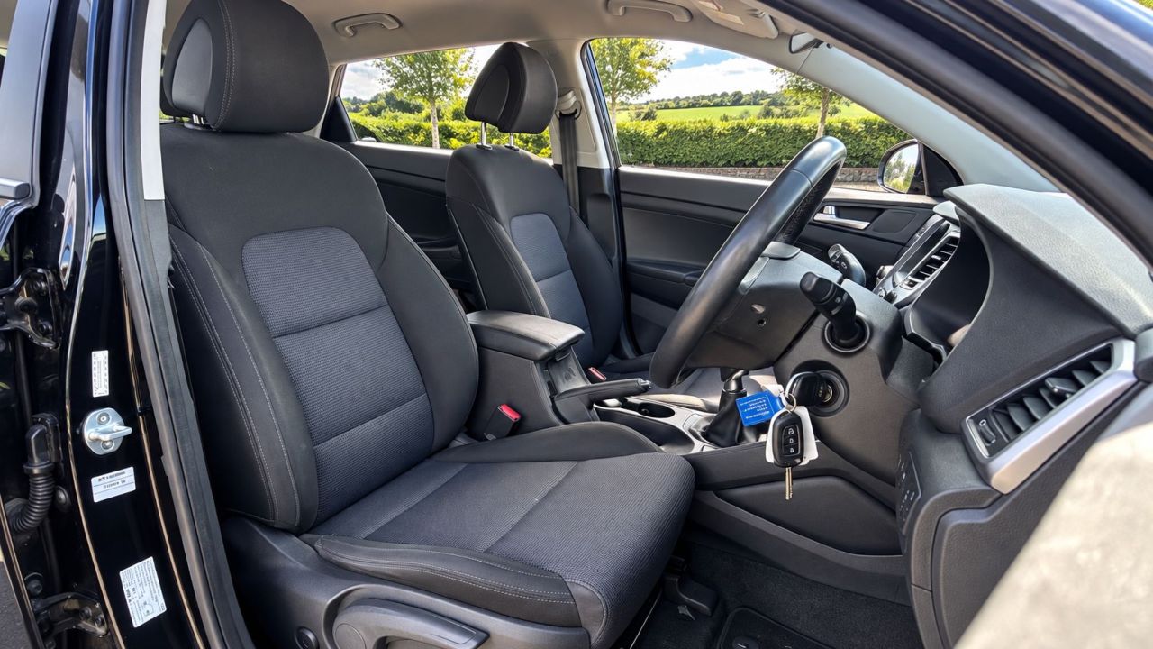 2016 HYUNDAI TUCSON 1.7 CRDi Blue Drive SE Nav SUV 5dr Diesel Manual Euro 6 (s/s) (116 ps) - vehicle photo 2 for sale on PureCar