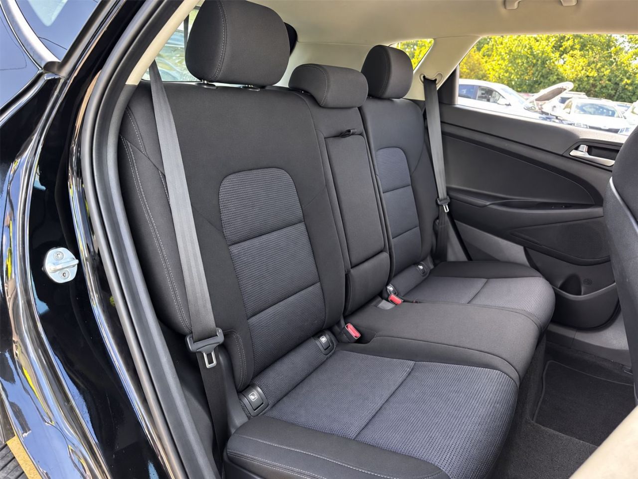 2016 HYUNDAI TUCSON 1.7 CRDi Blue Drive SE Nav SUV 5dr Diesel Manual Euro 6 (s/s) (116 ps) - vehicle photo 6 for sale on PureCar
