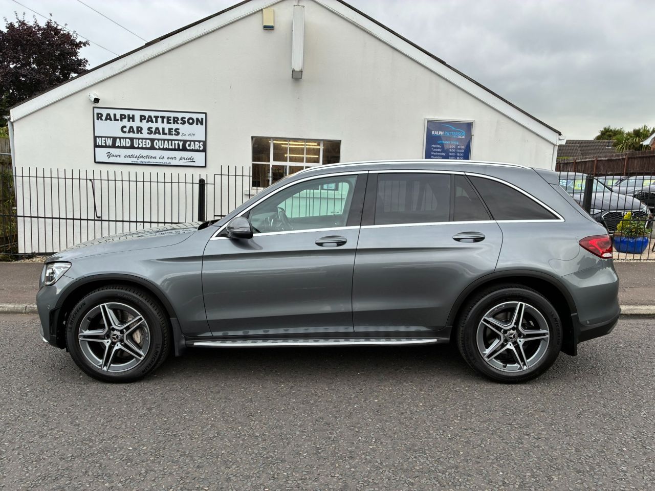 2022 MERCEDES GLC 2.0 GLC220d AMG Line SUV 5dr Diesel G-Tronic+ 4MATIC Euro 6 (s/s) (194 ps) - vehicle photo 2 for sale on PureCar