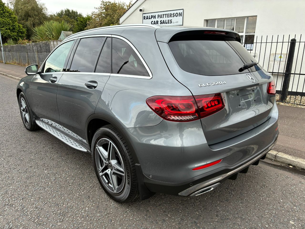 2022 MERCEDES GLC 2.0 GLC220d AMG Line SUV 5dr Diesel G-Tronic+ 4MATIC Euro 6 (s/s) (194 ps) - vehicle photo 3 for sale on PureCar