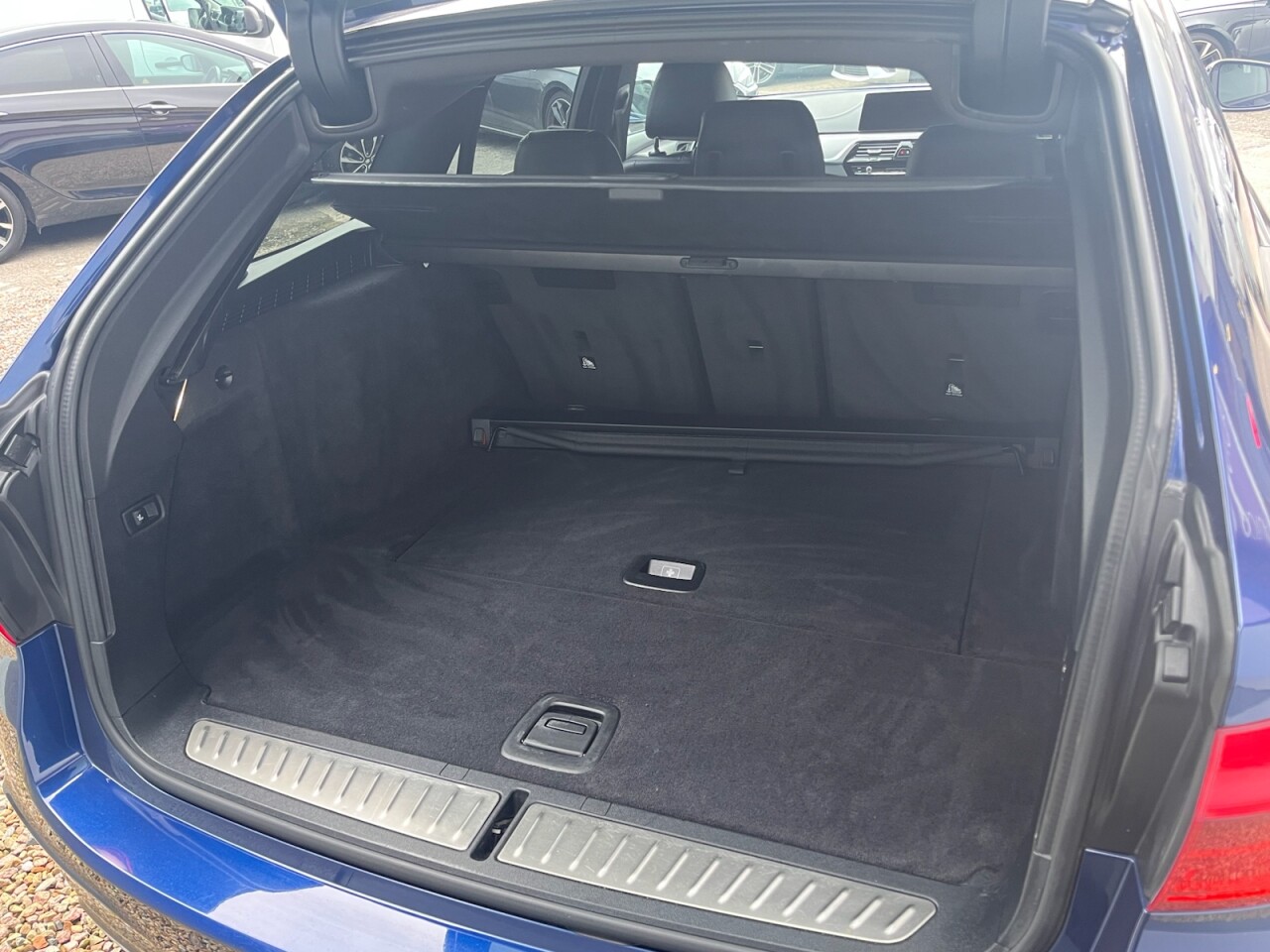2018 BMW 5 SERIES 2.0 520d M Sport Touring 5dr Diesel Auto Euro 6 (s/s) (190 ps) - vehicle photo 8 for sale on PureCar