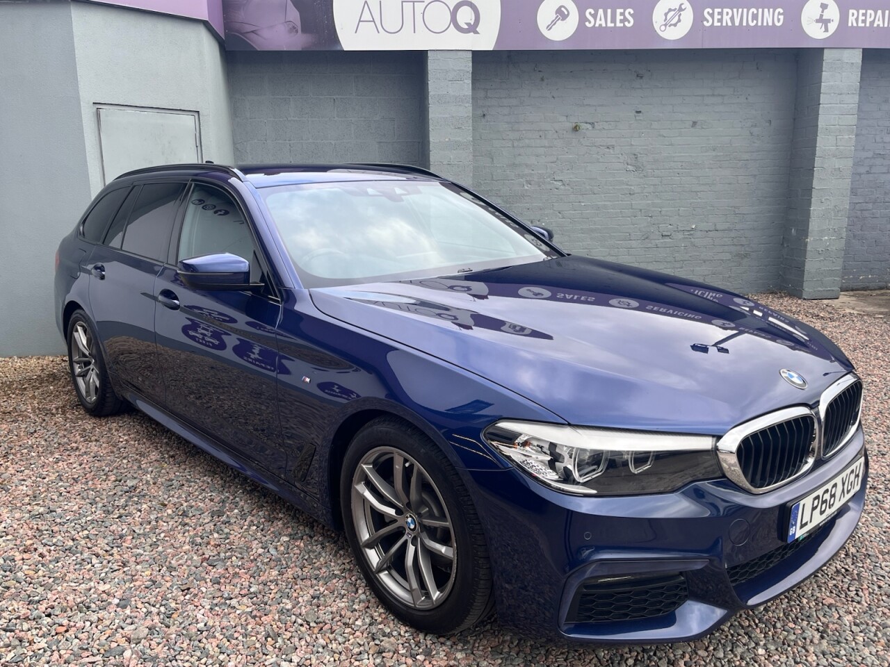 2018 BMW 5 SERIES 2.0 520d M Sport Touring 5dr Diesel Auto Euro 6 (s/s) (190 ps) - vehicle photo 15 for sale on PureCar