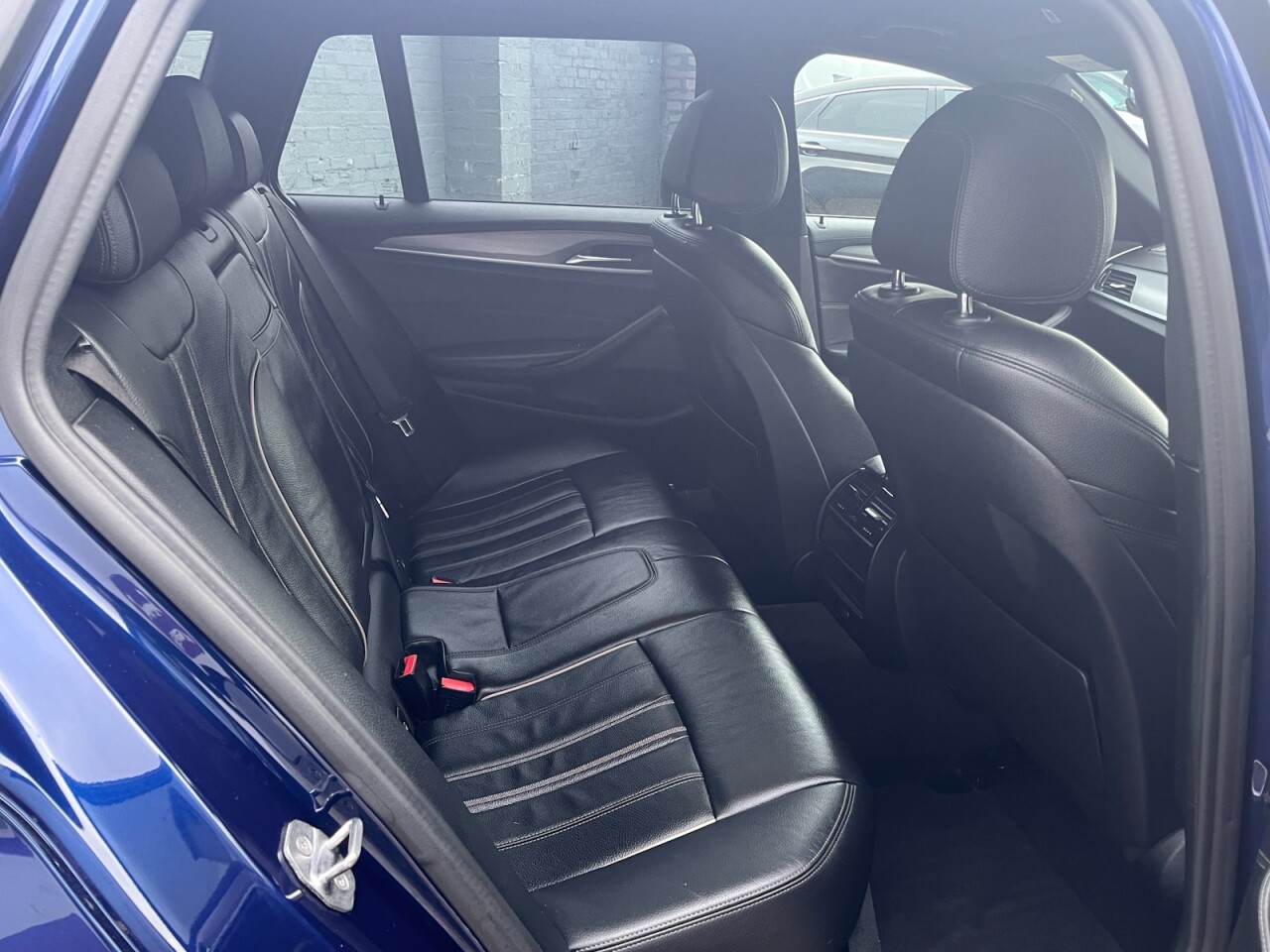 2018 BMW 5 SERIES 2.0 520d M Sport Touring 5dr Diesel Auto Euro 6 (s/s) (190 ps) - vehicle photo 19 for sale on PureCar