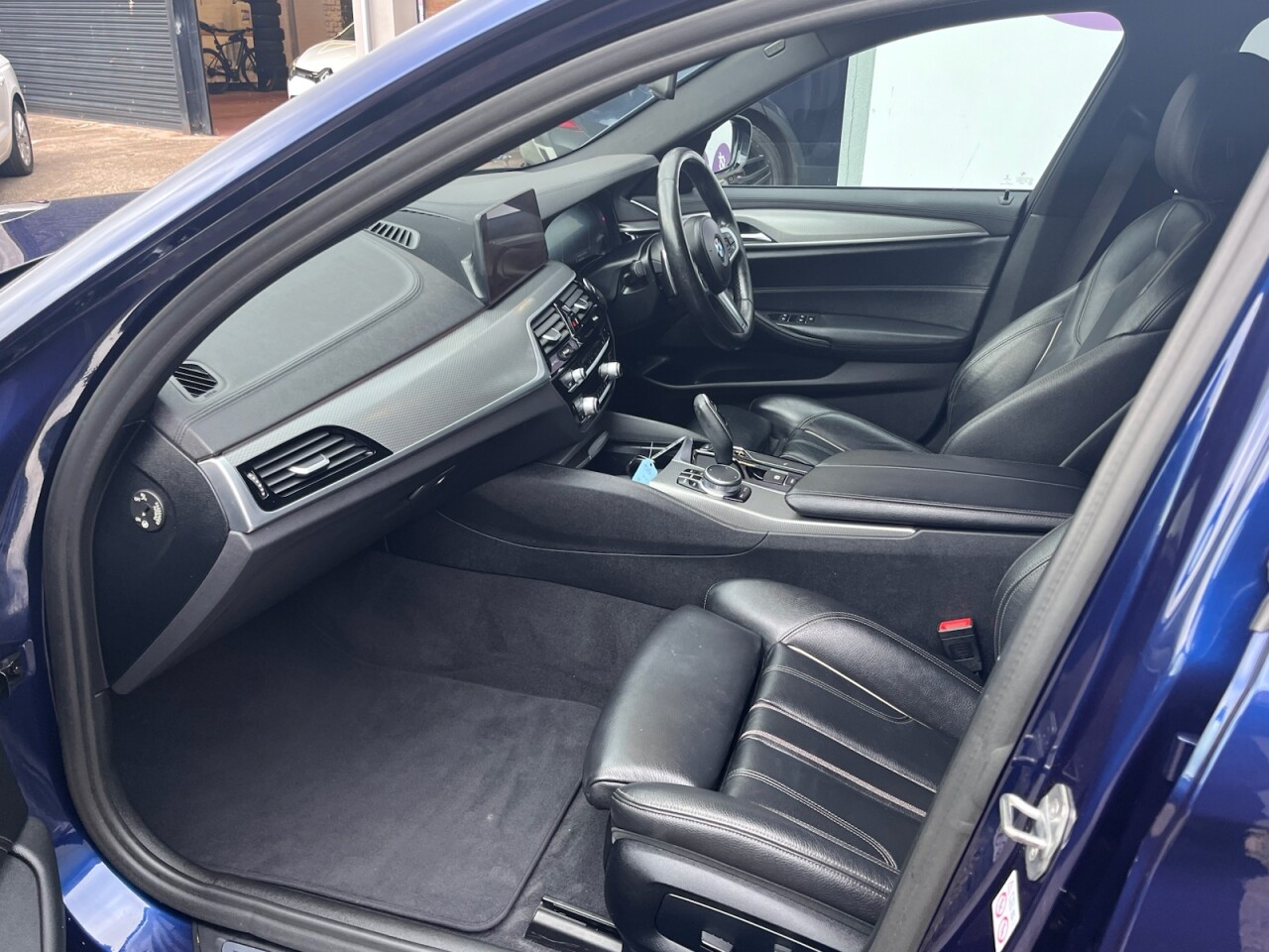 2018 BMW 5 SERIES 2.0 520d M Sport Touring 5dr Diesel Auto Euro 6 (s/s) (190 ps) - vehicle photo 25 for sale on PureCar