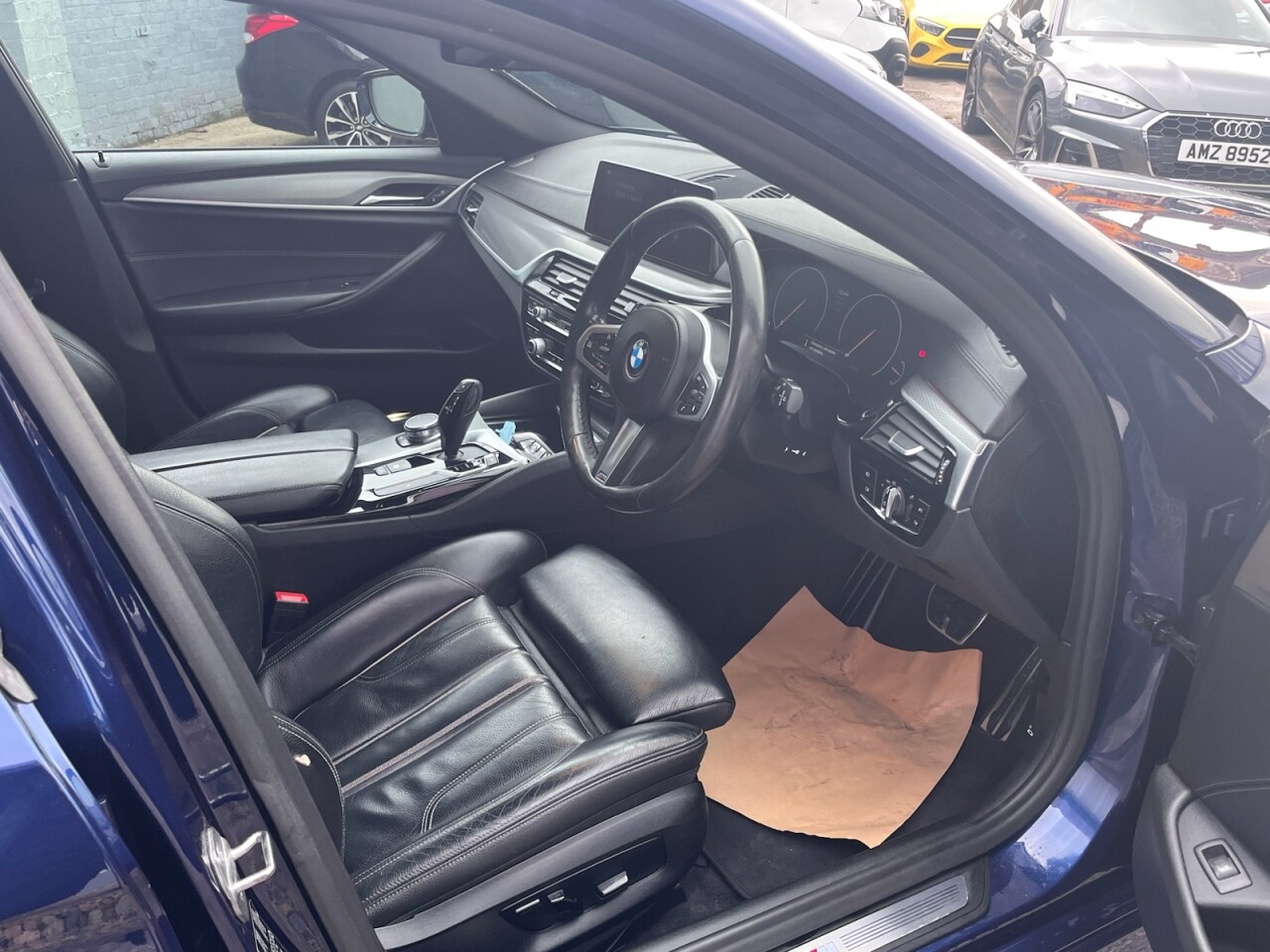 2018 BMW 5 SERIES 2.0 520d M Sport Touring 5dr Diesel Auto Euro 6 (s/s) (190 ps) - vehicle photo 27 for sale on PureCar