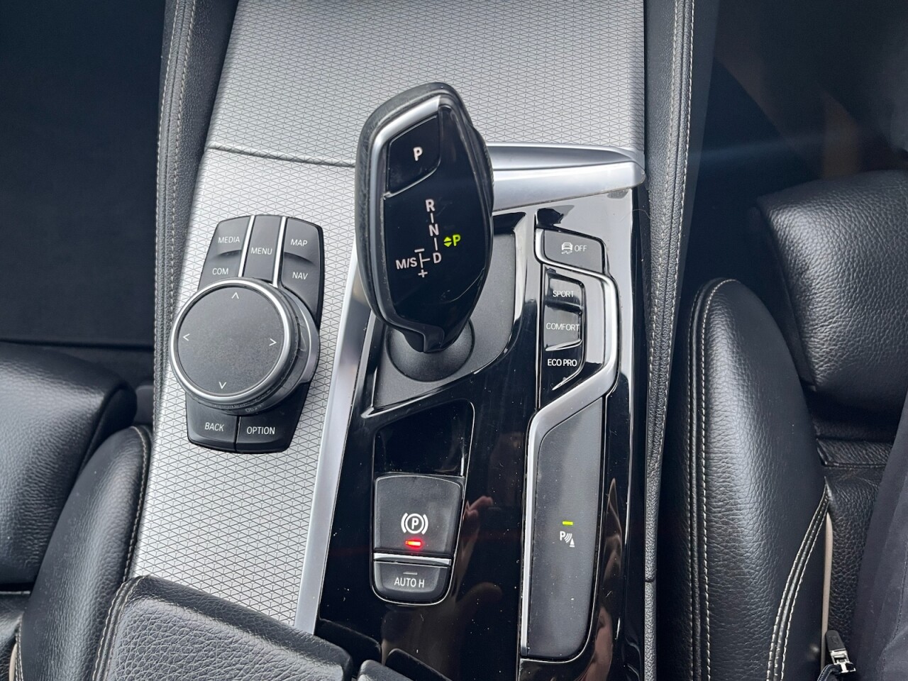 2018 BMW 5 SERIES 2.0 520d M Sport Touring 5dr Diesel Auto Euro 6 (s/s) (190 ps) - vehicle photo 32 for sale on PureCar