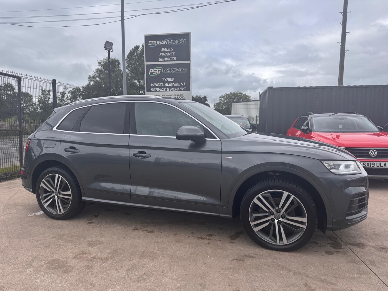 2019 AUDI Q5 S Line - vehicle photo 2 for sale on PureCar