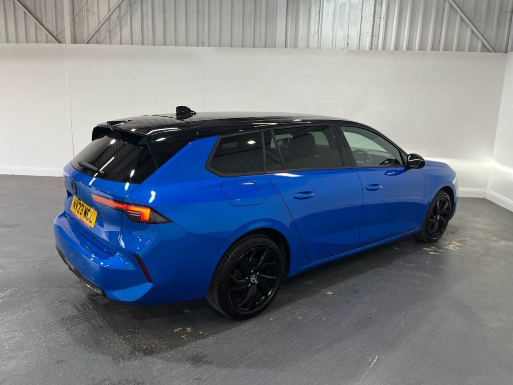 2023 Vauxhall Astra — image 4