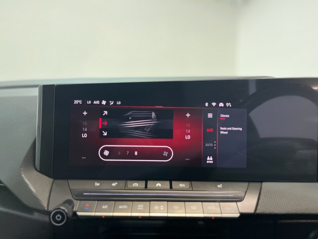2023 Vauxhall Astra — image 7