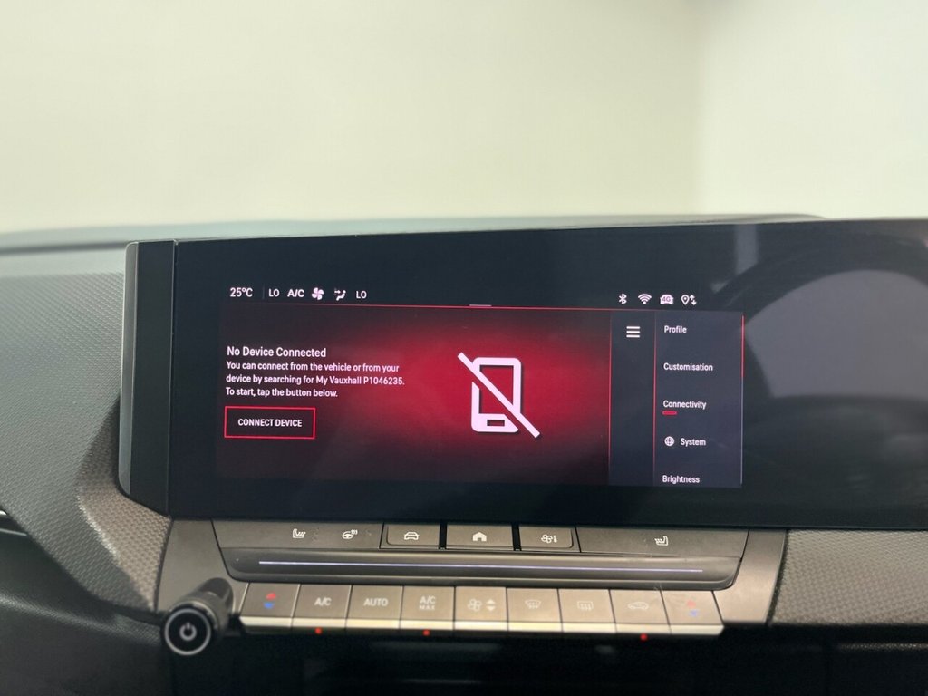 2023 Vauxhall Astra — image 8
