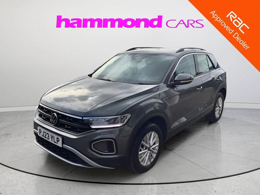 2023 Volkswagen T-Roc — image 1