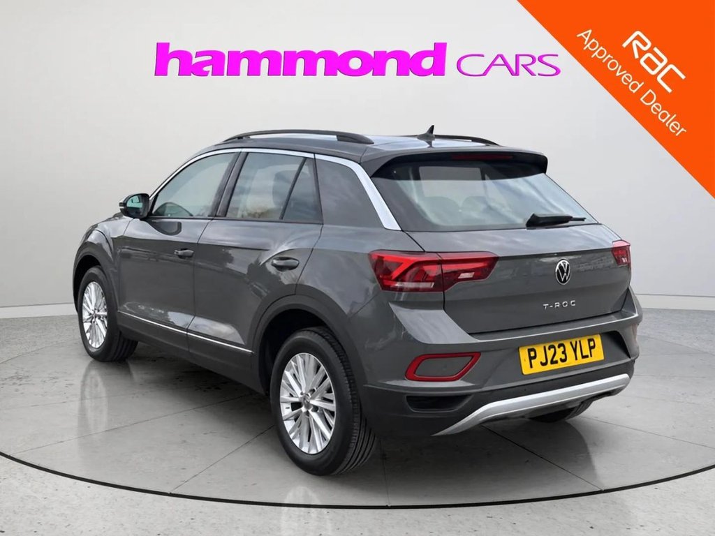 2023 Volkswagen T-Roc — image 4