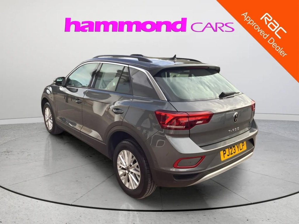 2023 Volkswagen T-Roc — image 3