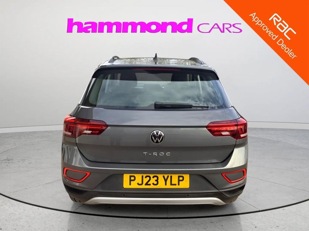 2023 Volkswagen T-Roc — image 5