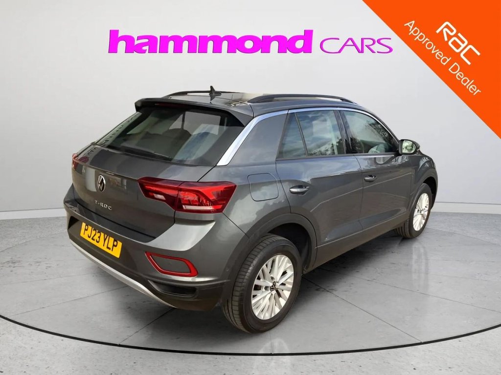 2023 Volkswagen T-Roc — image 6