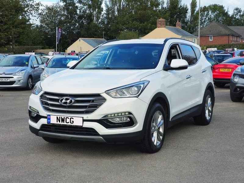 2016 Hyundai Santa Fe in white — photo 5 of 29