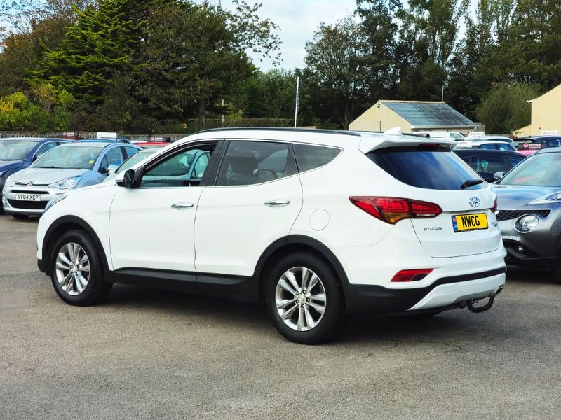 2016 Hyundai Santa Fe in white — photo 6 of 29