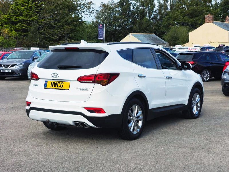 2016 Hyundai Santa Fe in white — photo 12 of 29