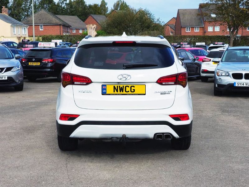 2016 Hyundai Santa Fe in white — photo 8 of 29