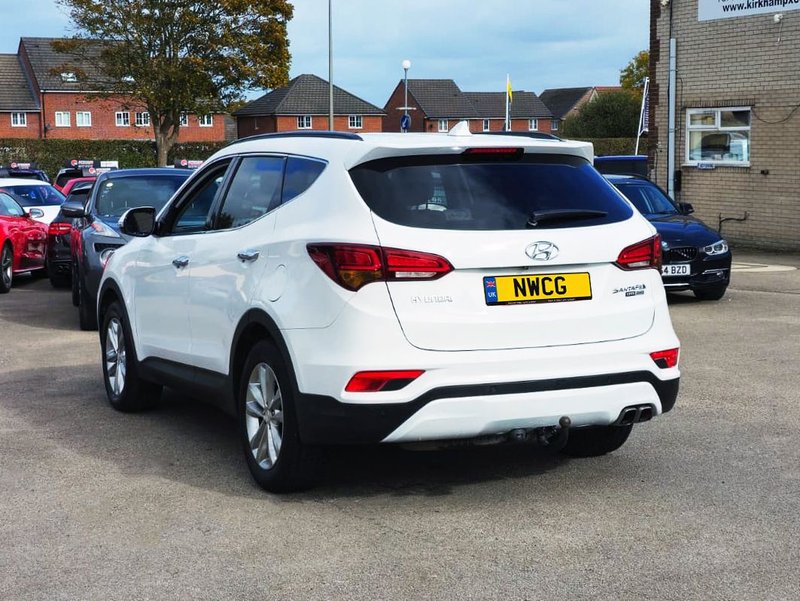 2016 Hyundai Santa Fe in white — photo 7 of 29