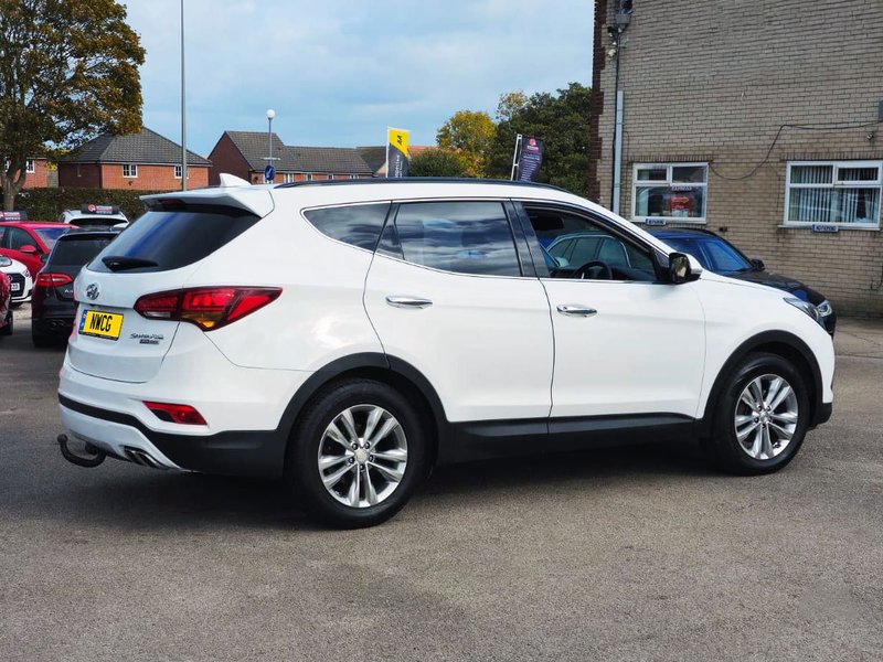 2016 Hyundai Santa Fe in white — photo 13 of 29