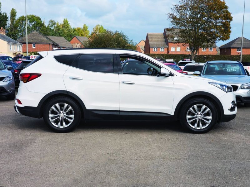 2016 Hyundai Santa Fe in white — photo 15 of 29
