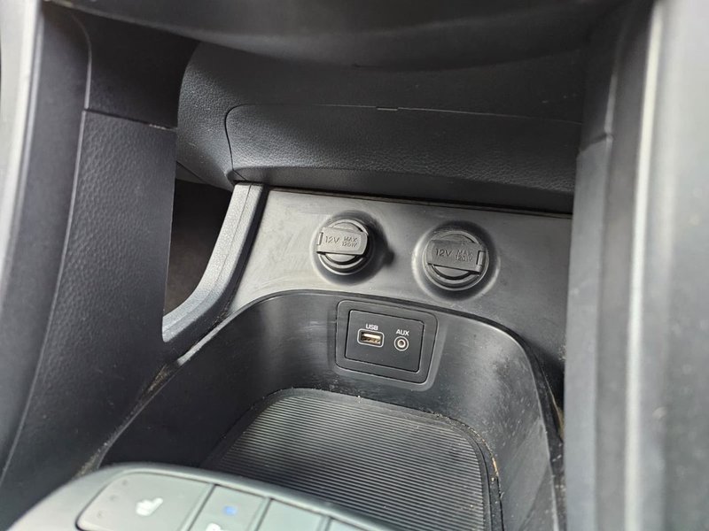 2016 Hyundai Santa Fe in white — photo 25 of 29
