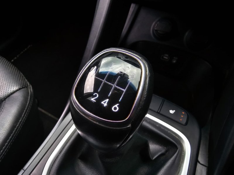 2016 Hyundai Santa Fe in white — photo 23 of 29