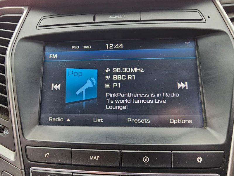 2016 Hyundai Santa Fe in white — photo 18 of 29