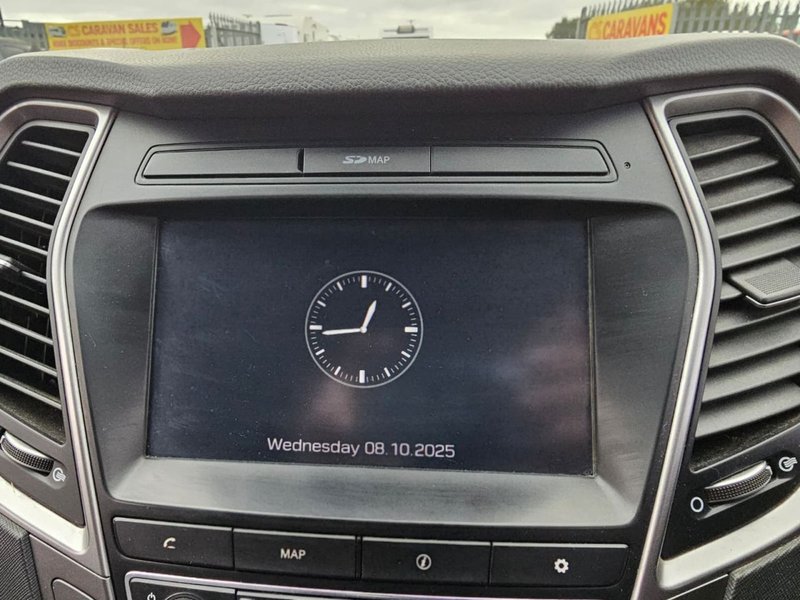 2016 Hyundai Santa Fe in white — photo 19 of 29
