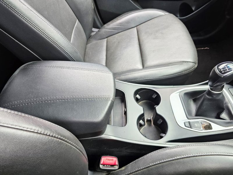 2016 Hyundai Santa Fe in white — photo 26 of 29