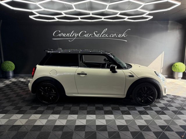 2019 MINI HATCH