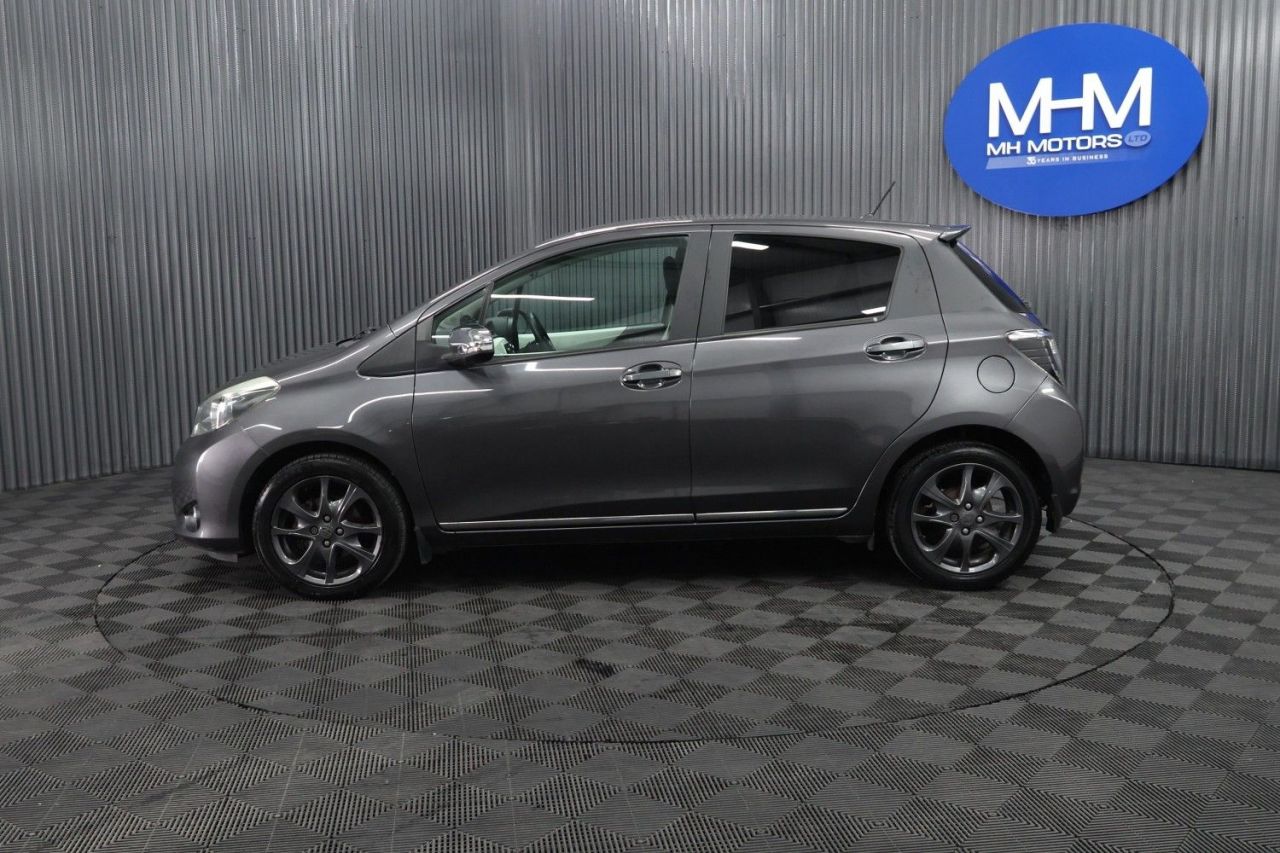 2013 TOYOTA YARIS 1.33 Dual VVT-i Trend Hatchback 5dr Petrol Manual Euro 5 (99 ps) LOW INSURA - vehicle photo 4 for sale on PureCar