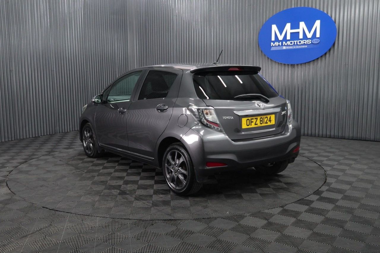 2013 TOYOTA YARIS 1.33 Dual VVT-i Trend Hatchback 5dr Petrol Manual Euro 5 (99 ps) LOW INSURA - vehicle photo 5 for sale on PureCar