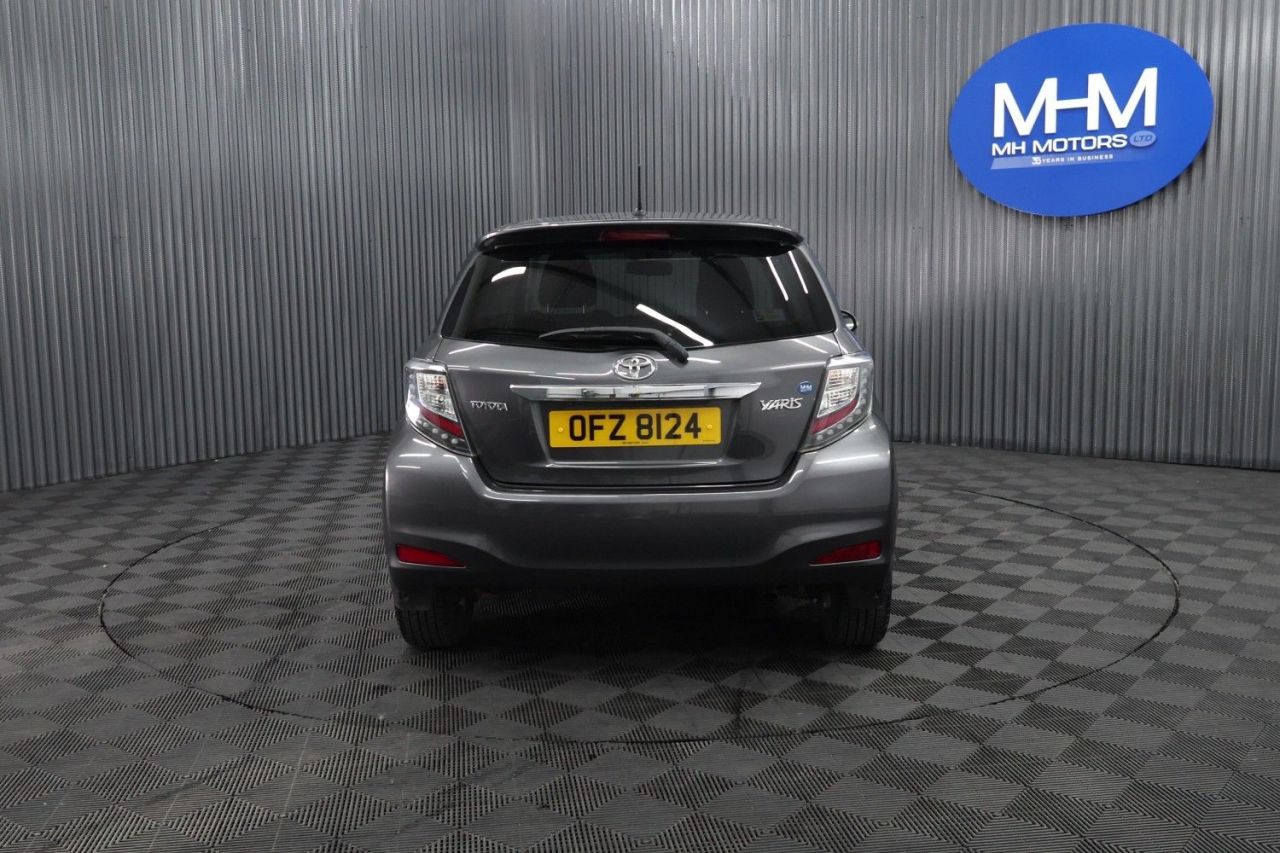 2013 TOYOTA YARIS 1.33 Dual VVT-i Trend Hatchback 5dr Petrol Manual Euro 5 (99 ps) LOW INSURA - vehicle photo 6 for sale on PureCar