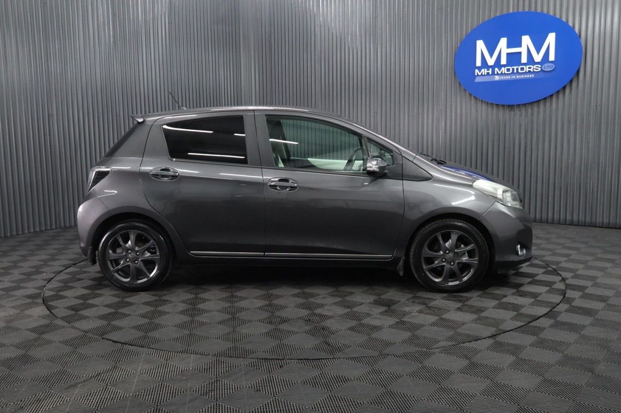 2013 TOYOTA YARIS 1.33 Dual VVT-i Trend Hatchback 5dr Petrol Manual Euro 5 (99 ps) LOW INSURA - vehicle photo 8 for sale on PureCar