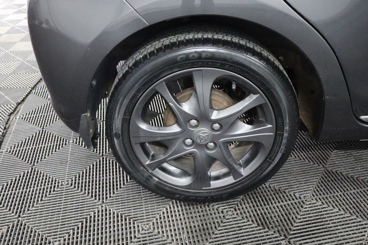 2013 TOYOTA YARIS 1.33 Dual VVT-i Trend Hatchback 5dr Petrol Manual Euro 5 (99 ps) LOW INSURA - vehicle photo 10 for sale on PureCar