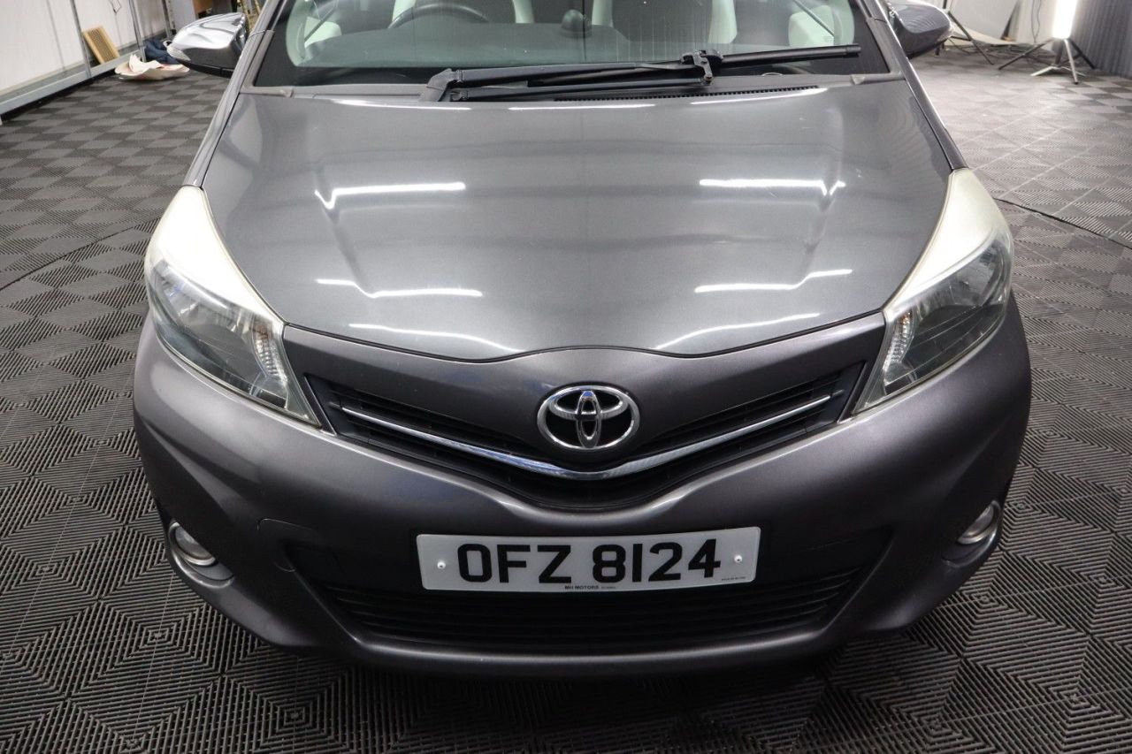 2013 TOYOTA YARIS 1.33 Dual VVT-i Trend Hatchback 5dr Petrol Manual Euro 5 (99 ps) LOW INSURA - vehicle photo 17 for sale on PureCar