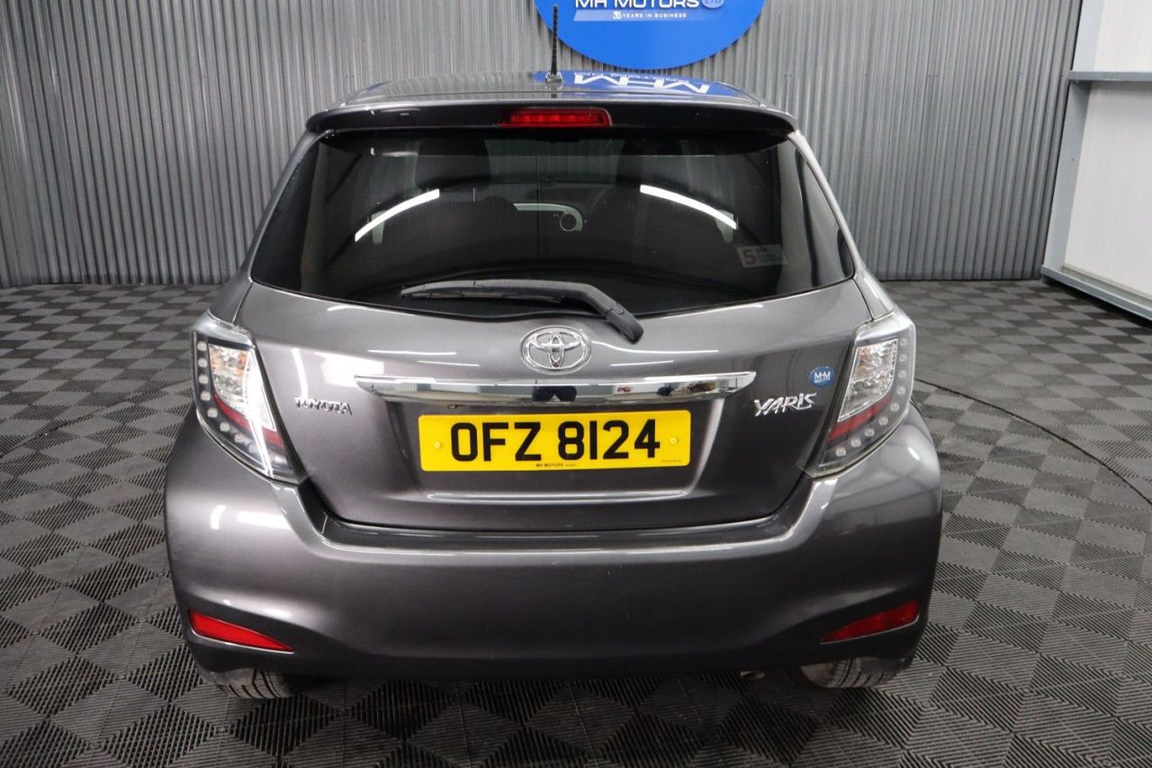 2013 TOYOTA YARIS 1.33 Dual VVT-i Trend Hatchback 5dr Petrol Manual Euro 5 (99 ps) LOW INSURA - vehicle photo 21 for sale on PureCar
