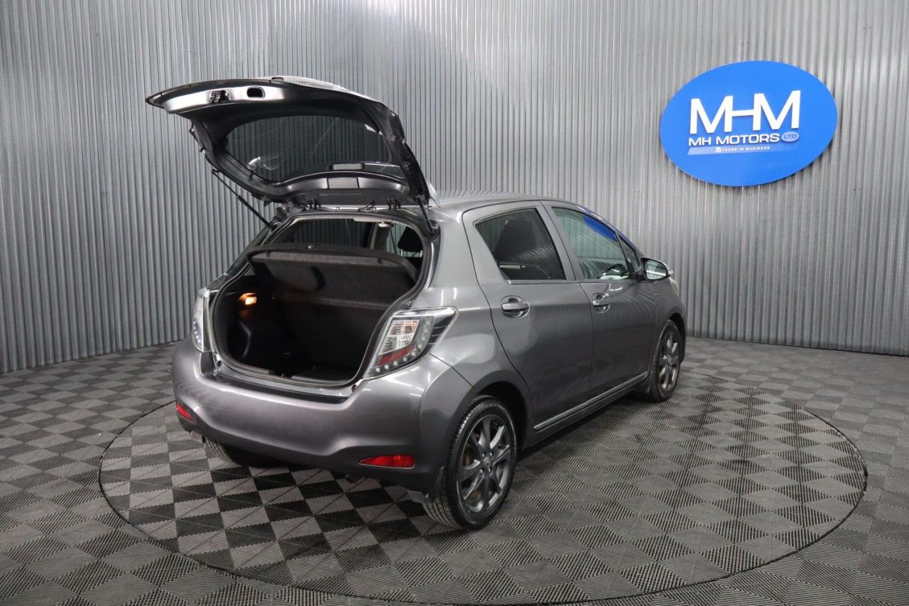 2013 TOYOTA YARIS 1.33 Dual VVT-i Trend Hatchback 5dr Petrol Manual Euro 5 (99 ps) LOW INSURA - vehicle photo 26 for sale on PureCar