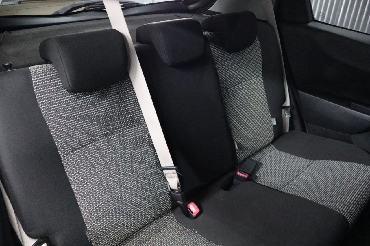 2013 TOYOTA YARIS 1.33 Dual VVT-i Trend Hatchback 5dr Petrol Manual Euro 5 (99 ps) LOW INSURA - vehicle photo 29 for sale on PureCar