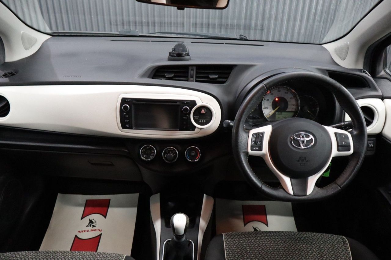 2013 TOYOTA YARIS 1.33 Dual VVT-i Trend Hatchback 5dr Petrol Manual Euro 5 (99 ps) LOW INSURA - vehicle photo 30 for sale on PureCar