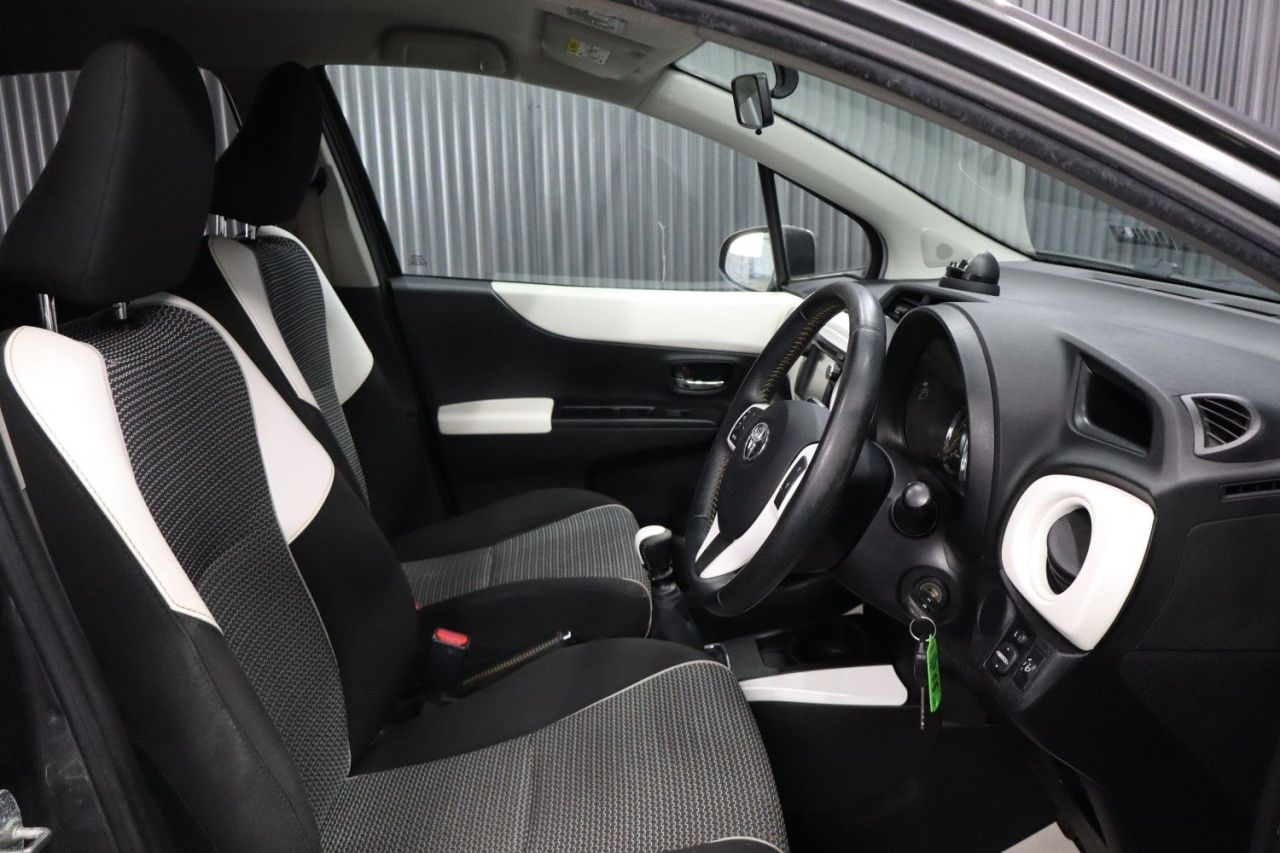 2013 TOYOTA YARIS 1.33 Dual VVT-i Trend Hatchback 5dr Petrol Manual Euro 5 (99 ps) LOW INSURA - vehicle photo 31 for sale on PureCar