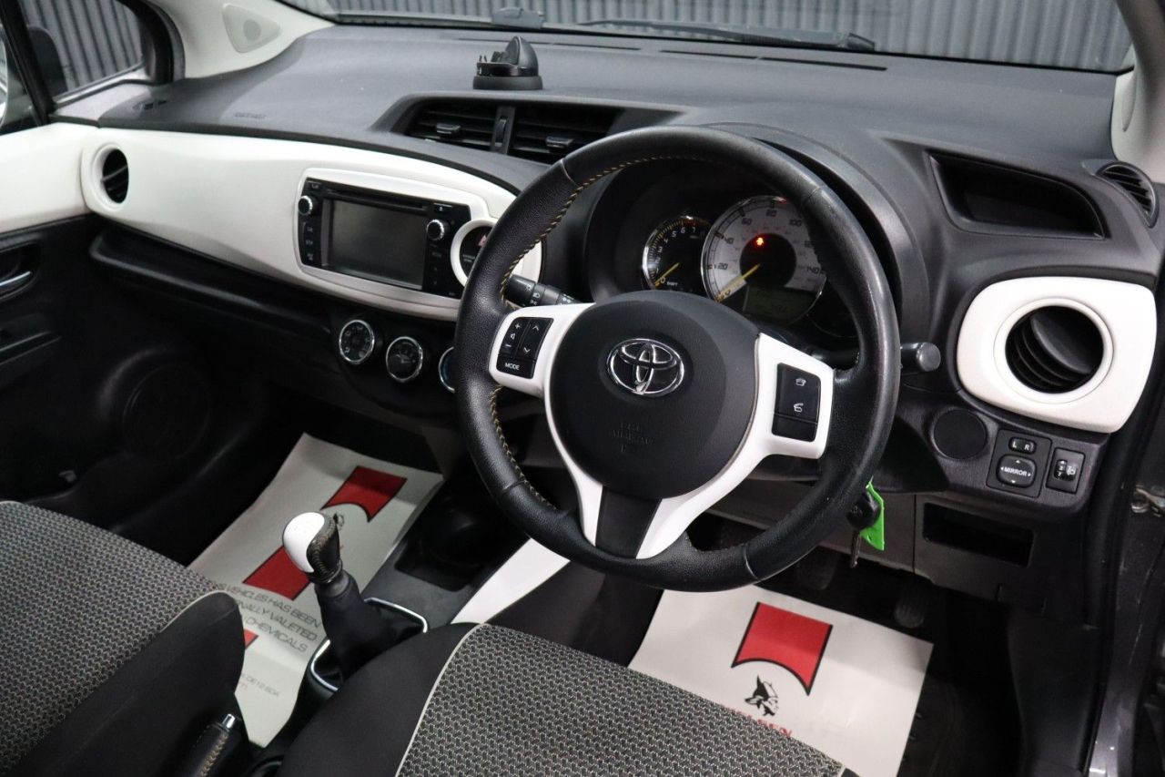 2013 TOYOTA YARIS 1.33 Dual VVT-i Trend Hatchback 5dr Petrol Manual Euro 5 (99 ps) LOW INSURA - vehicle photo 32 for sale on PureCar