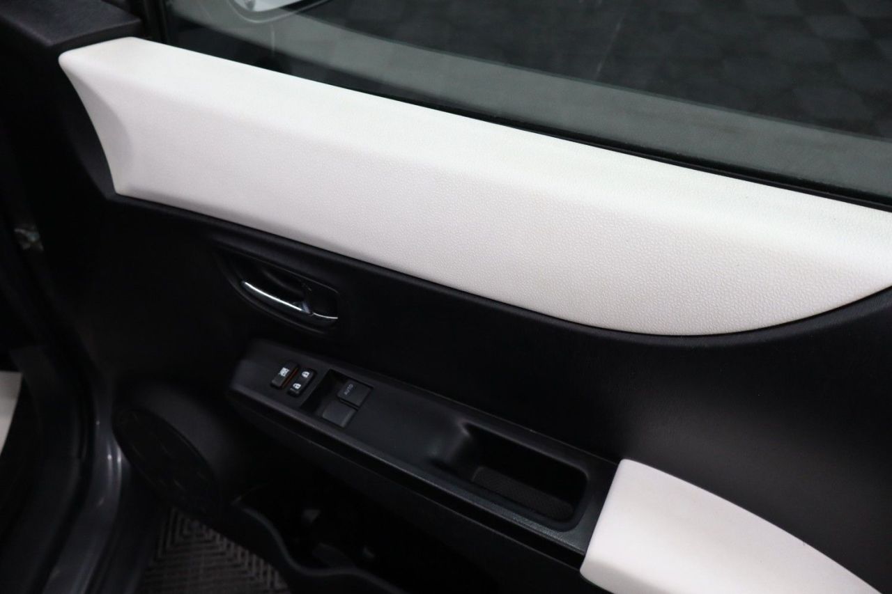 2013 TOYOTA YARIS 1.33 Dual VVT-i Trend Hatchback 5dr Petrol Manual Euro 5 (99 ps) LOW INSURA - vehicle photo 34 for sale on PureCar