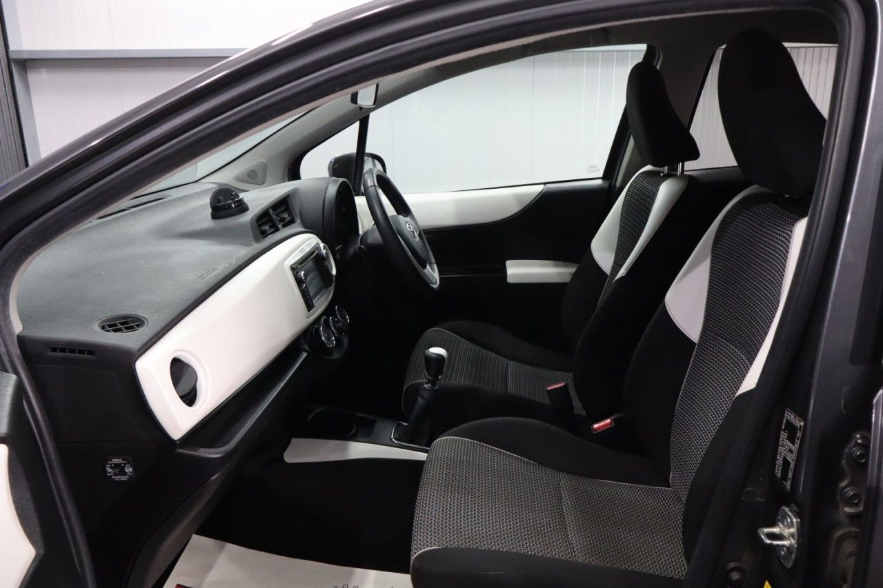 2013 TOYOTA YARIS 1.33 Dual VVT-i Trend Hatchback 5dr Petrol Manual Euro 5 (99 ps) LOW INSURA - vehicle photo 36 for sale on PureCar