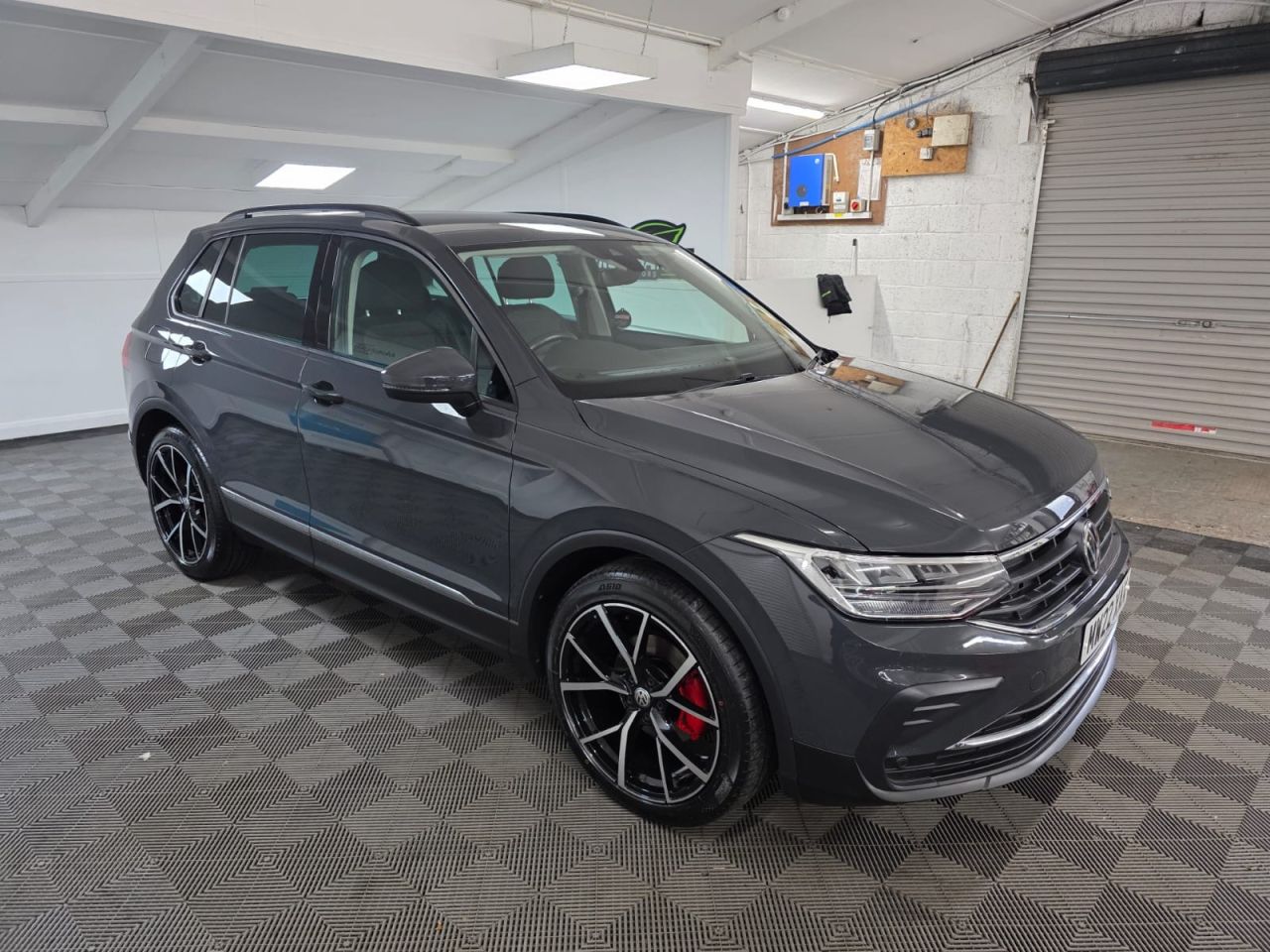 2022 VOLKSWAGEN TIGUAN 1.5 TSI Life SUV 5dr Petrol DSG Euro 6 (s/s) (150 ps) 1 Owner - Sensors ! - vehicle photo 7 for sale on PureCar