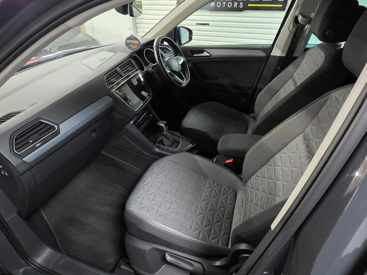 2022 VOLKSWAGEN TIGUAN 1.5 TSI Life SUV 5dr Petrol DSG Euro 6 (s/s) (150 ps) 1 Owner - Sensors ! - vehicle photo 9 for sale on PureCar