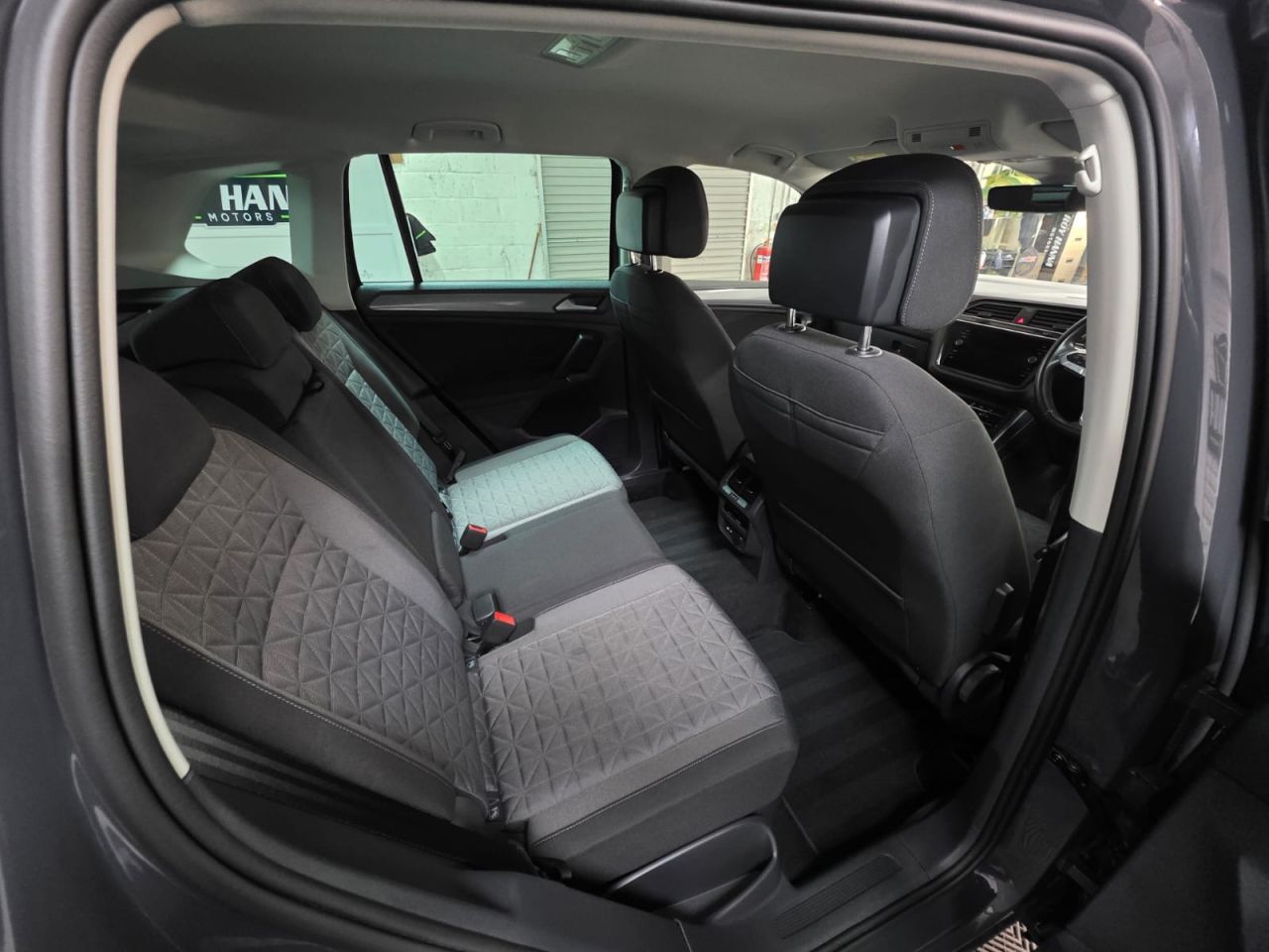 2022 VOLKSWAGEN TIGUAN 1.5 TSI Life SUV 5dr Petrol DSG Euro 6 (s/s) (150 ps) 1 Owner - Sensors ! - vehicle photo 15 for sale on PureCar